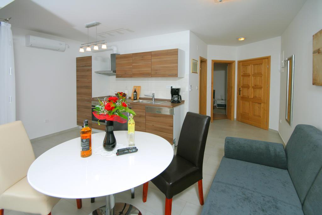 Apartmani Mane Trogir Eksteriør billede