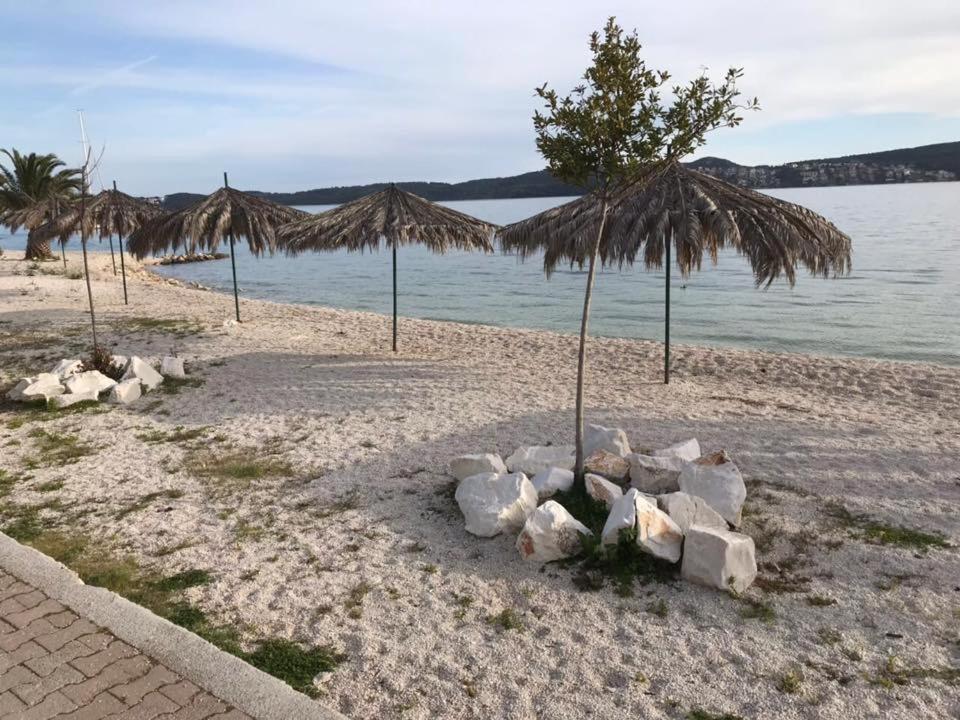 Apartmani Mane Trogir Eksteriør billede
